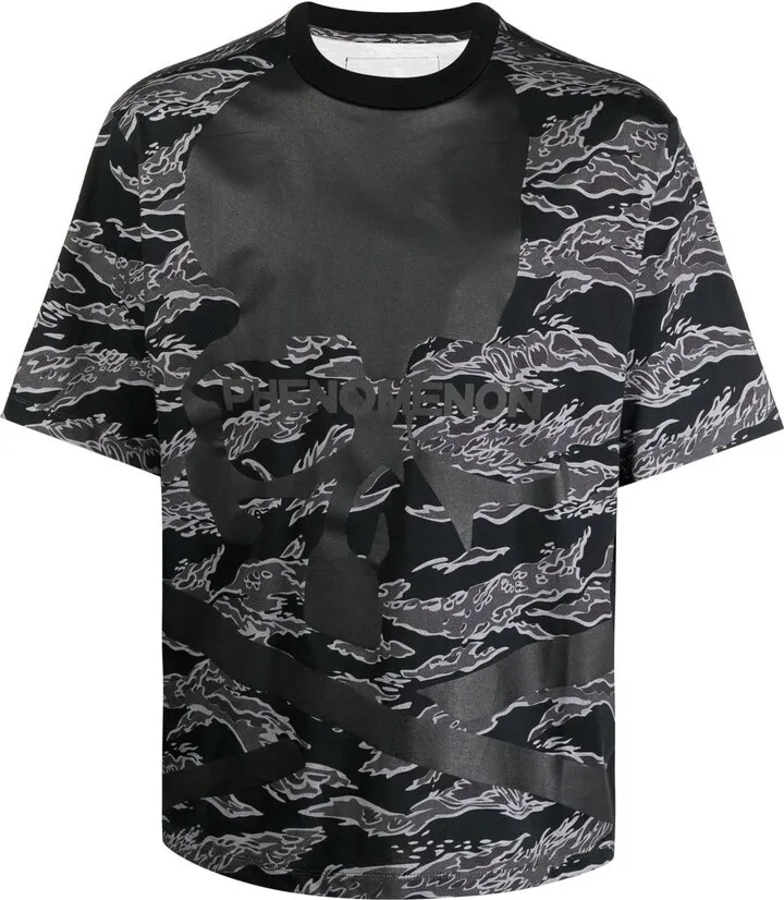 camouflage-print short-sleeved T-shirt