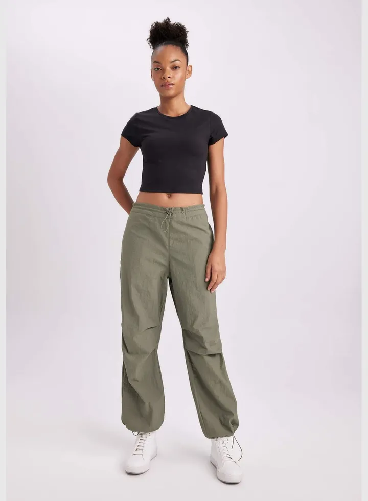 Woman Oversize Fit Woven Trousers