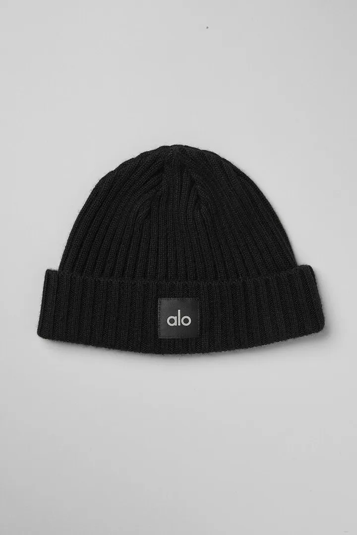 Alo Yoga® | Cashmere Blend Rib Beanie Hat in Black