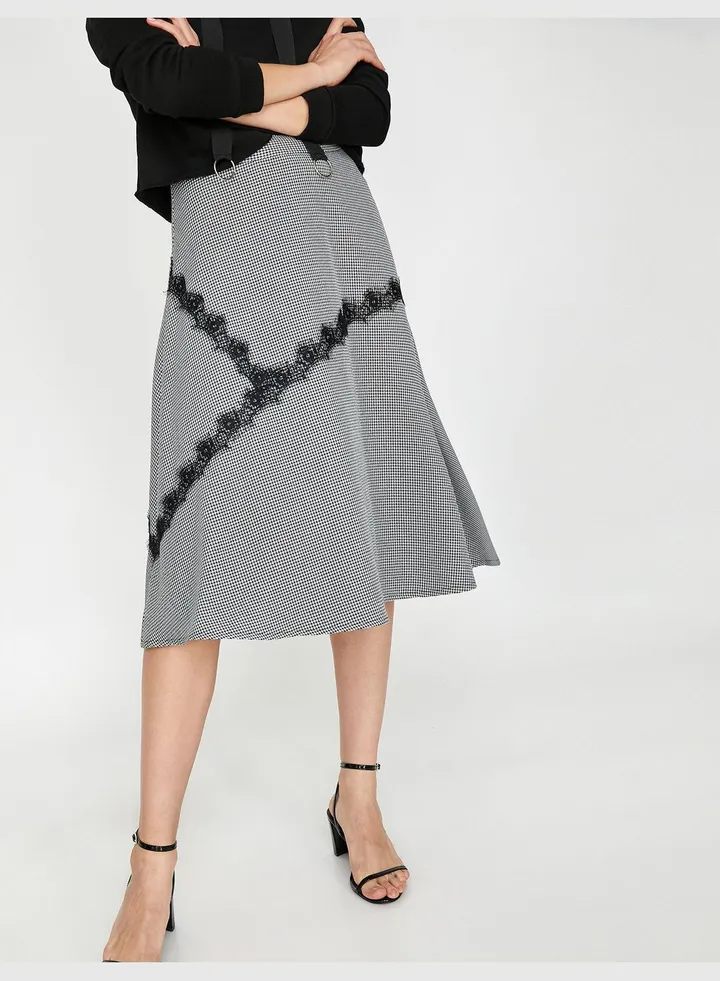 Lace Detailed Skirt