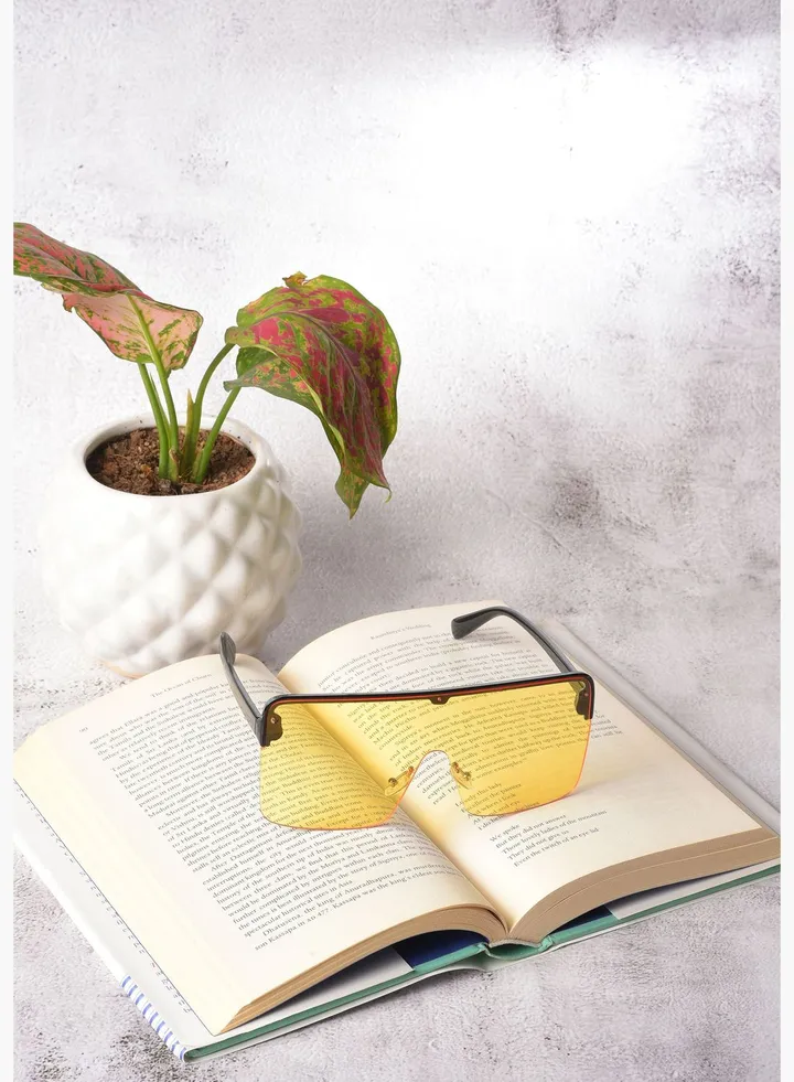 Women Yellow Lens Black Oversized Sunglasses