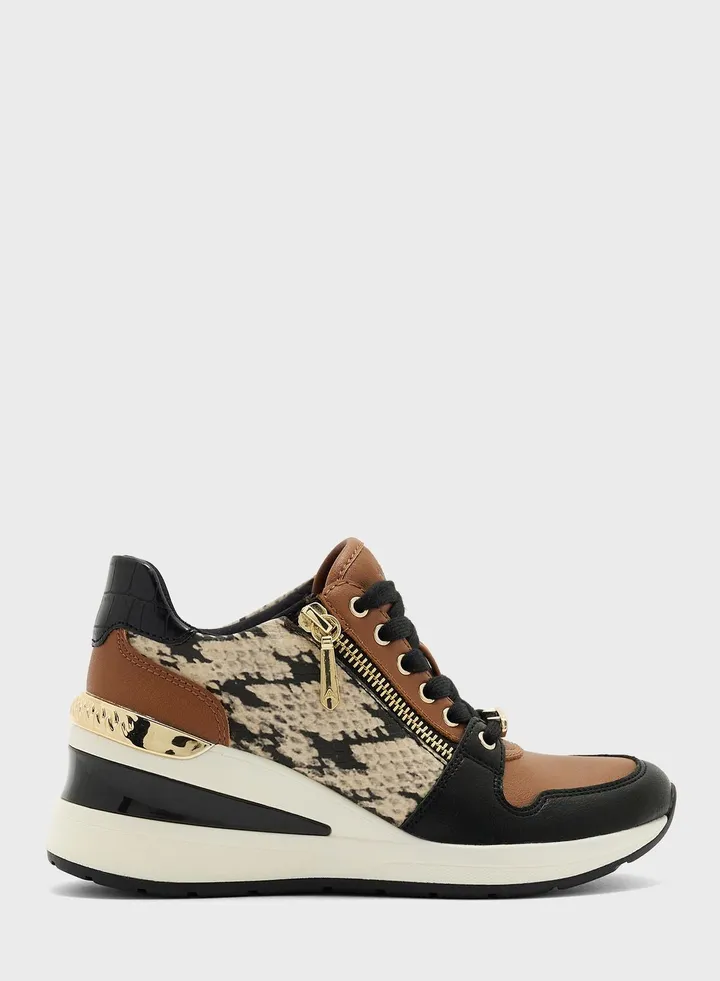 Adwiwiax Low Top Sneakers
