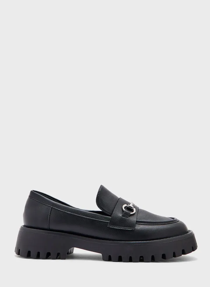 Cluelesss Flat Shoes