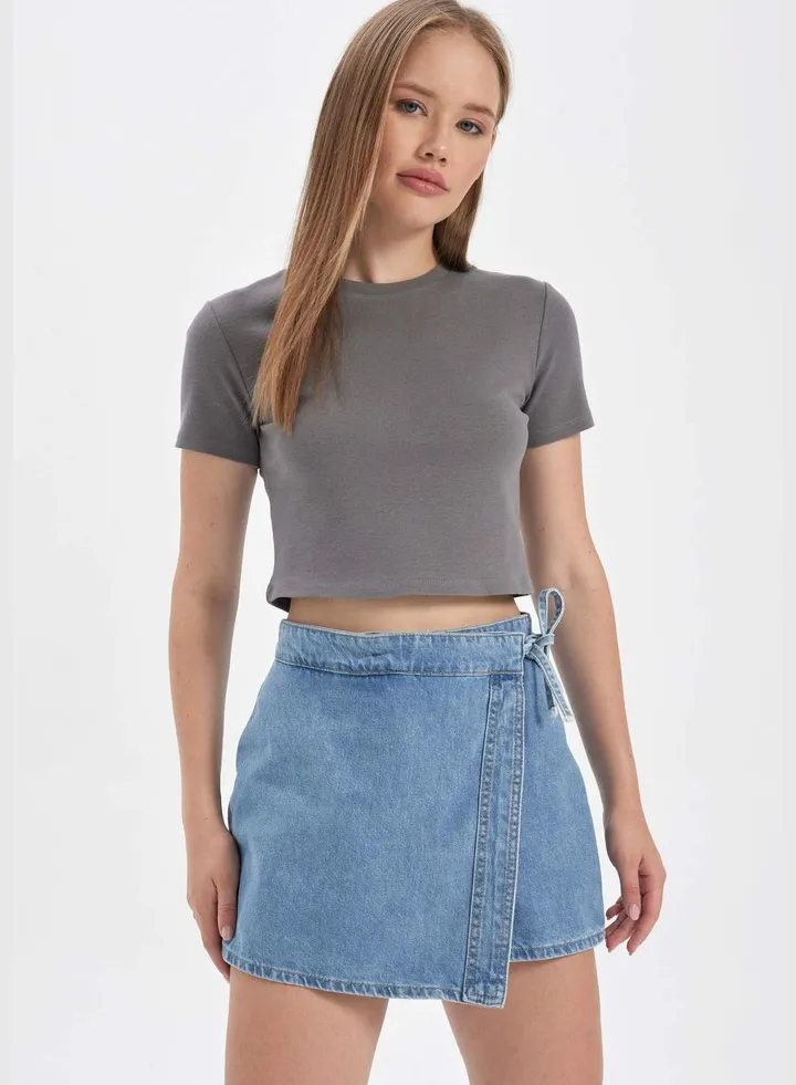 Short Sleeve Fitted Crew Neck T-Shirt