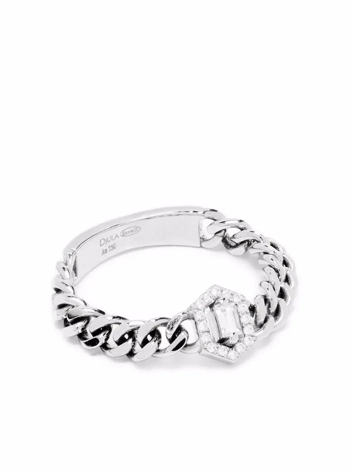 18kt white gold Sublissime small link diamond baguette ring
