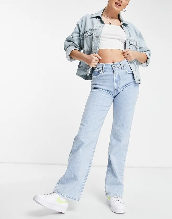 Abercrombie & Fitch 90's relaxed straight leg jeans in light wash
