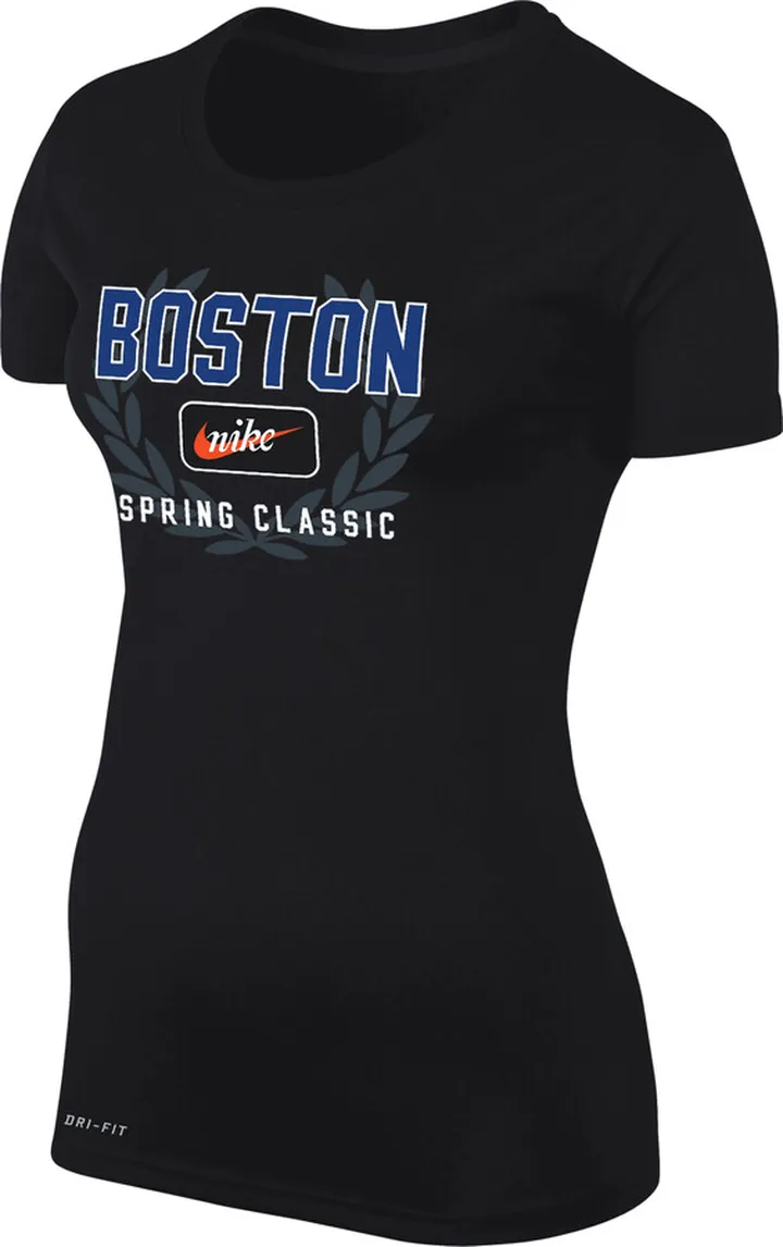 Nike Women's T-Shirt in Black
