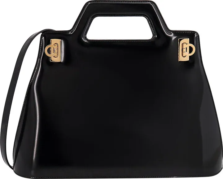 Leather handbag with iconic Gancini closure