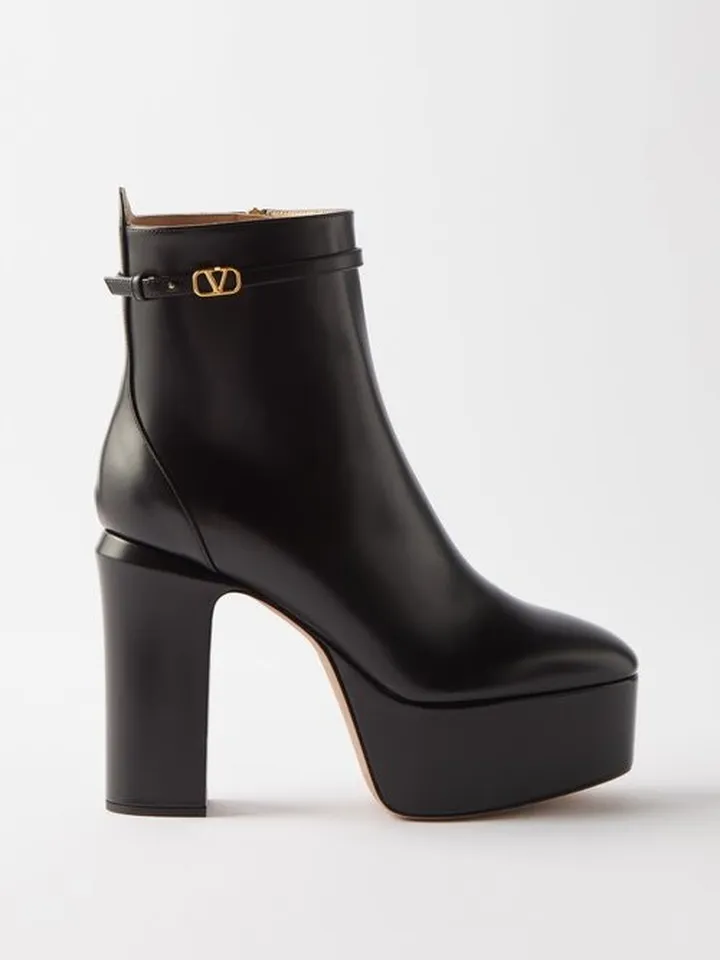 V-logo Leather Platform Boots