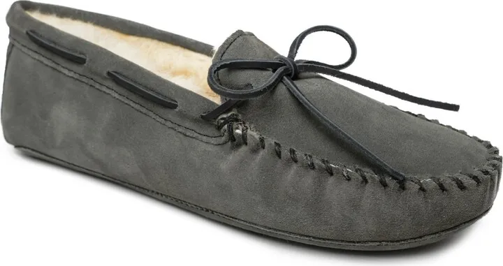 Minnetonka Men's Sheepskin Softsole Moccasin Slippers Men's Shoes
