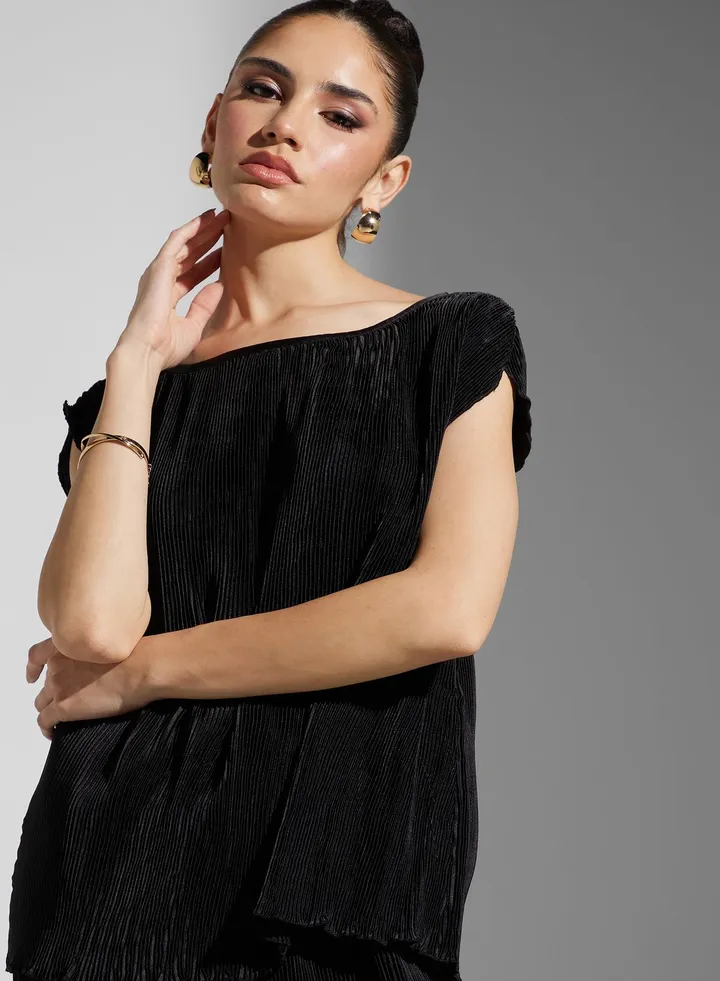 V-Neck pleated top