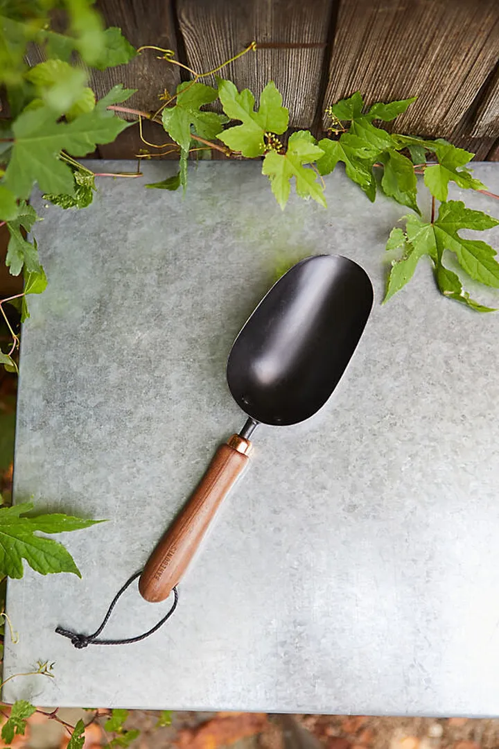 Barebones Garden Scoop Assorted