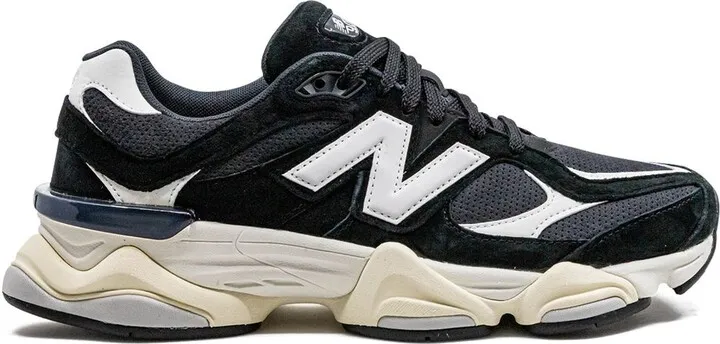 9060 Low-Top Sneakers