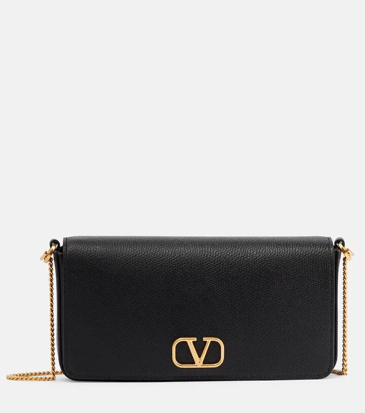 VLogo leather shoulder bag