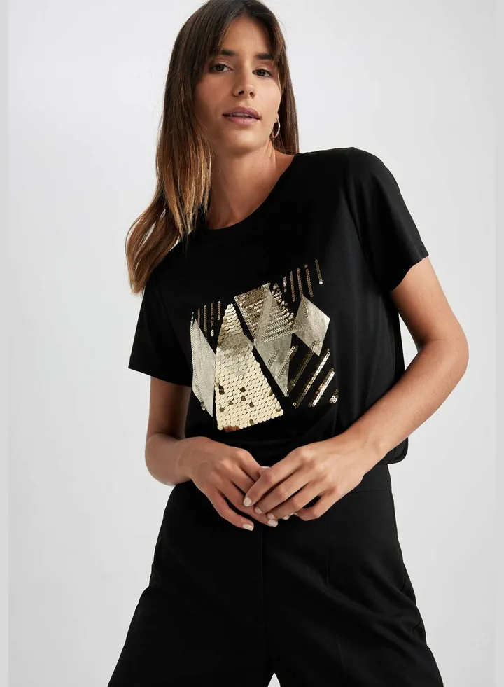 Woman Crew Neck Knitted Short Sleeve T-Shirt