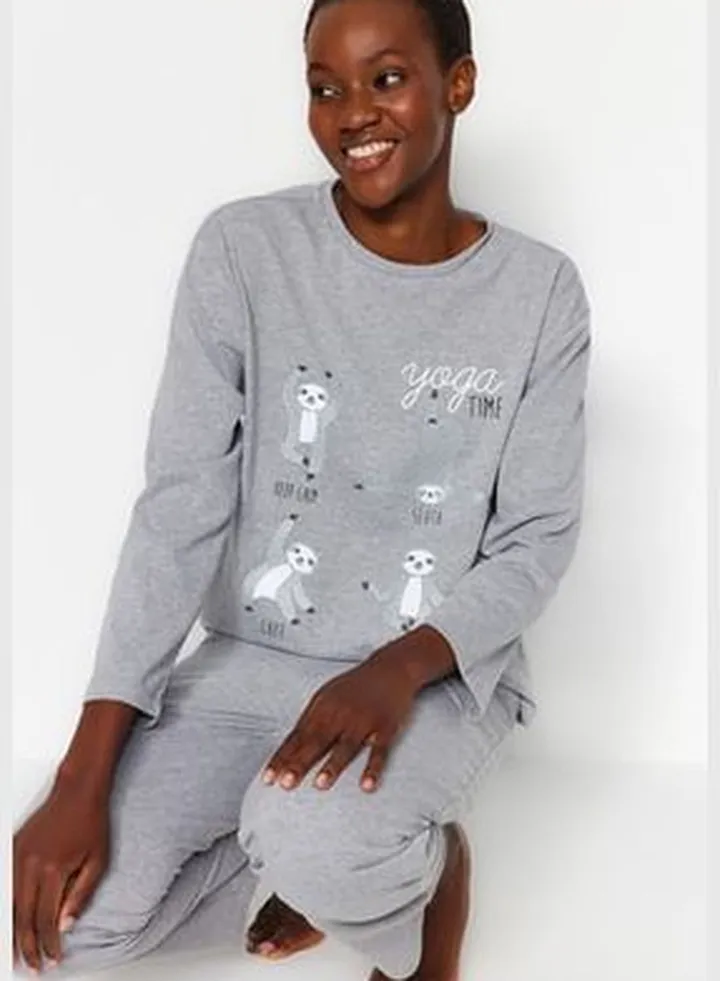 Gray Yoga Themed T-shirt-Pants and Knitted Pajamas Set THMAW24PT00015