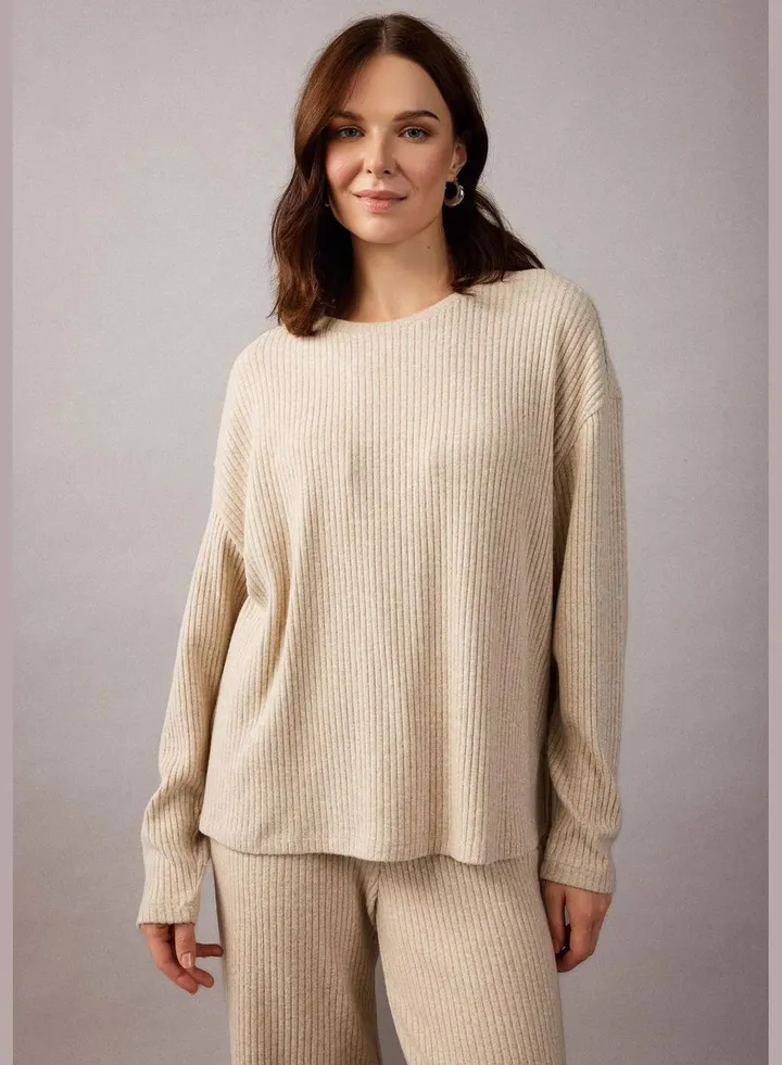 Woman Crew Neck Knitted Long Sleeve T-Shirt