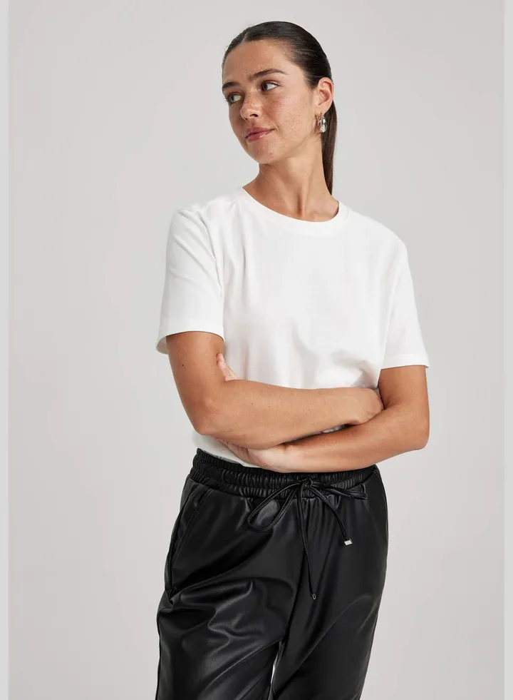 Woman Crew Neck Knitted Short Sleeve T-Shirt