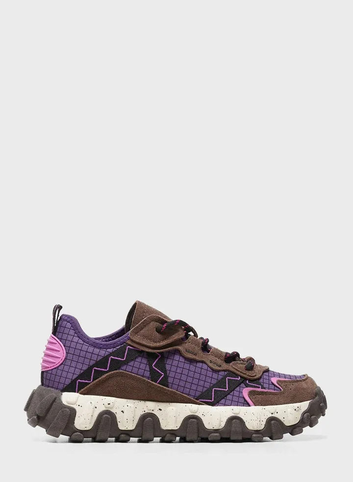 Burgos Low Top Sneakers