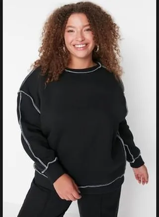 Stitched Thick Rayons Knitted Sweatshirt in Black.