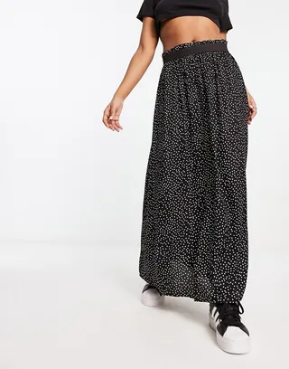 Only pleated midi skirt in black spot print