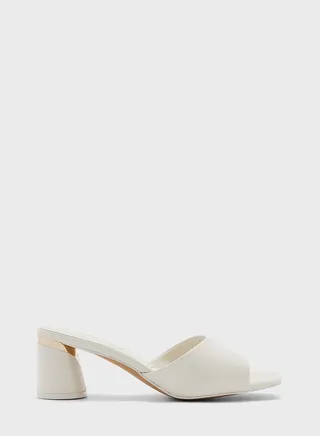 Par Low Heel Sandals