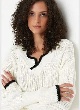 Ecru Wide fit Color Block Knitwear Sweater TWOAW23KZ00419