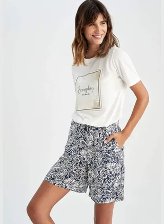 Woman Woven Short