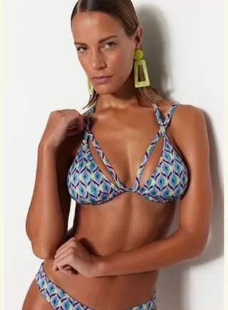 Geometric Pattern Triangle Pile Bikini Top TBESS23BU00249