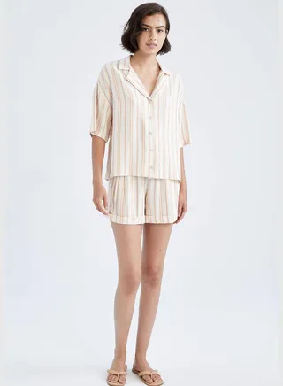 Woman Relax Fit Woven Bottom Short
