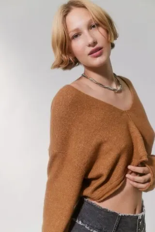 BDG Valeria Cropped V-Neck Sweater