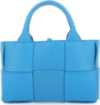 Crossbody bag realized in lamb leather characterized by iconic Intrecciato motif on the entire surface.