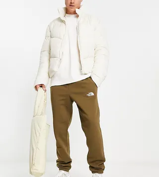 The North Face Essentials sweatpants in khaki - Exclusive at ASOS