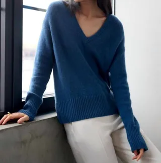 Cashmere Featherweight V-Neck in Regal Blue