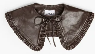 Ruffled leather collar