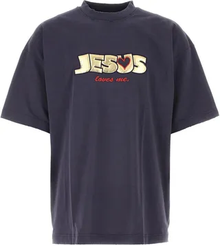 Oversize t-shirt realized in vintage effect pure cotton characterized by peculiar contrasting embroidery at the front and at the back and tonal embroidered logo at the back.