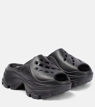 Logo rubber clogs