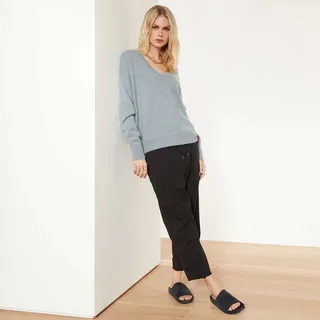 Lightweight Cashmere V Neck Sweater