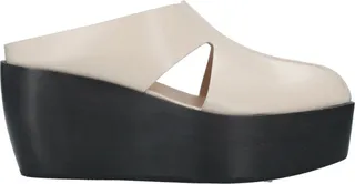 Mules & Clogs Beige