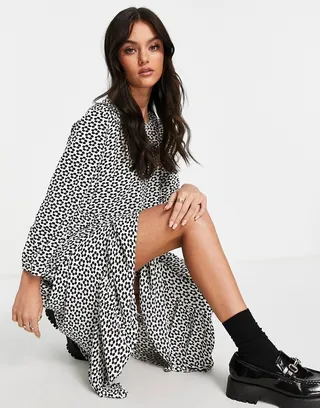 Glamorous midaxi smock dress with pleated hem in bubble daisy print