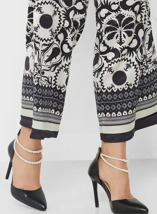Double Pearl Detail Pointed Pump