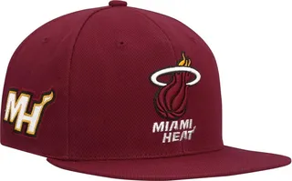 Men's Mitchell & Ness Red Miami Heat Side Core 2.0 Snapback Hat