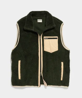 Solid Adirondack Fleece Vest in Olive