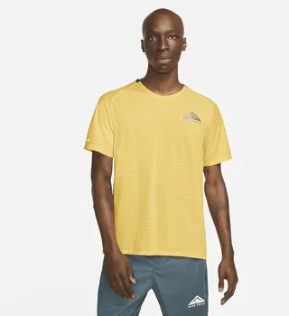 Nike Men's Trail Solar Chase Dri-FIT Short-Sleeve Running Top in Yellow