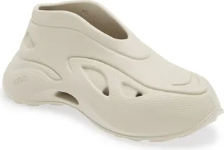 Pyro Slip-On Sneaker
