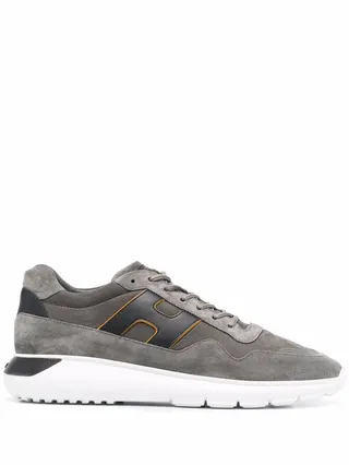 Interactive low-top trainers
