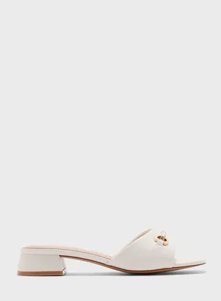Annalaeraen Flat Sandals