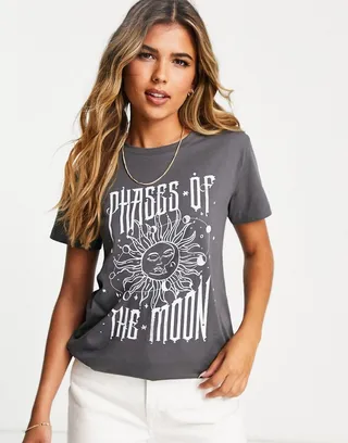 Stradivarius mystic print tee in charcoal gray