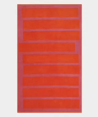 Lateral Objects Stack Towel