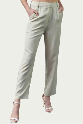 Pleated High-Rise Linen-Blend Pant in Oatmeal